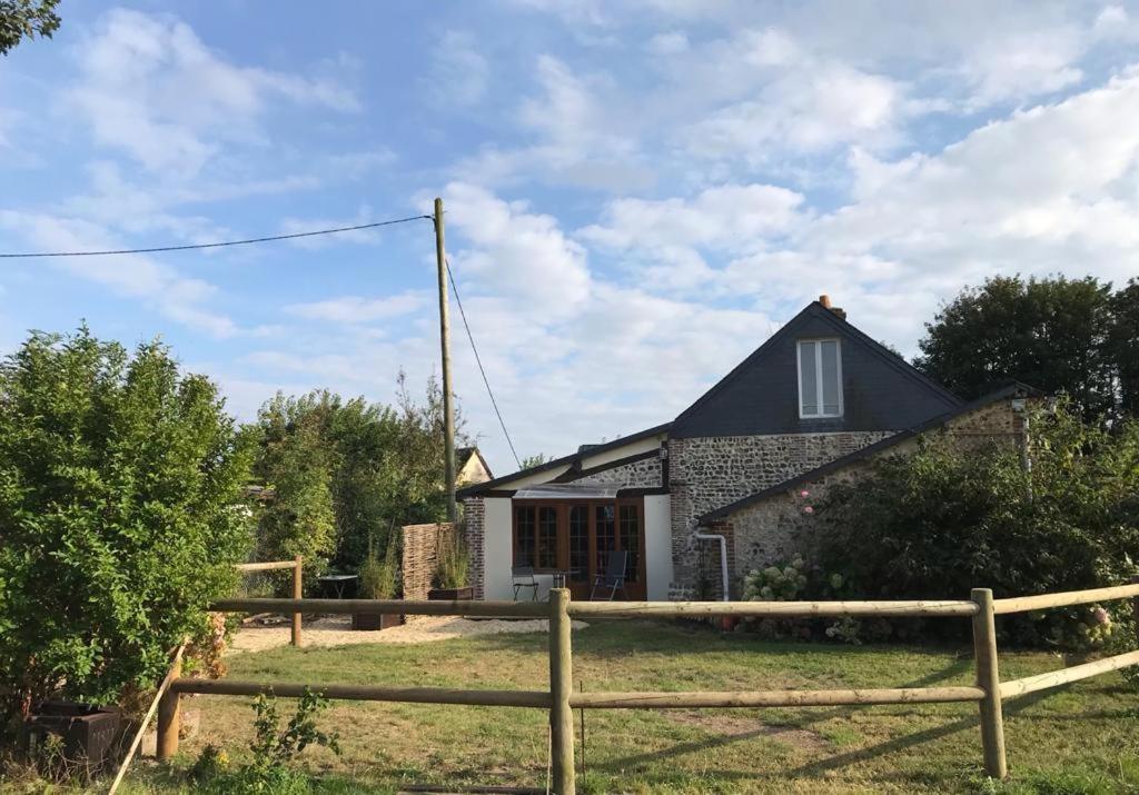 Les 4 Seasons, Agreable Gite Avec Terrasse Et Jardin La Croix Bigot Zewnętrze zdjęcie